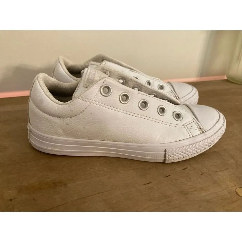 Converse youth size 1 Chuck Taylor all star sneakers white girls boys junior